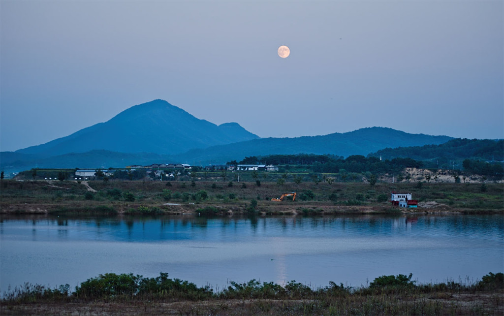 chuseok-moon-over-nakdong-DSC_9205