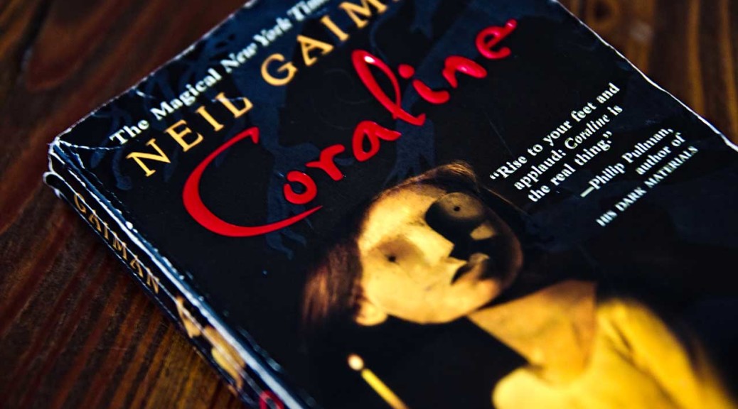 Coraline : Gaiman, Neil, McKean, Dave: : Books